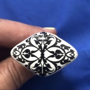 black and white ceramic handles.